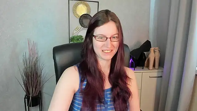 emmaxDelight online show from June 1, 2026, 5:20 am