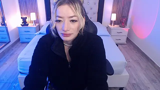 Snapshot of zoe_jones13 chatting on September 27, 2025, 3:33 am zoe jones13 online show from September 27, 2025, 3:33 am