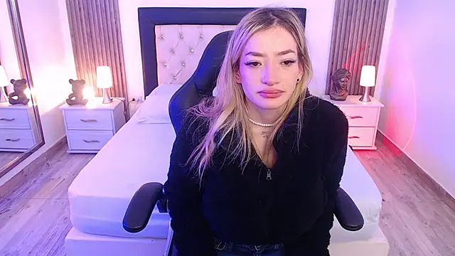 Snapshot of zoe_jones13 chatting on October 11, 2025, 3:17 am zoe jones13 online show from October 11, 2025, 3:17 am