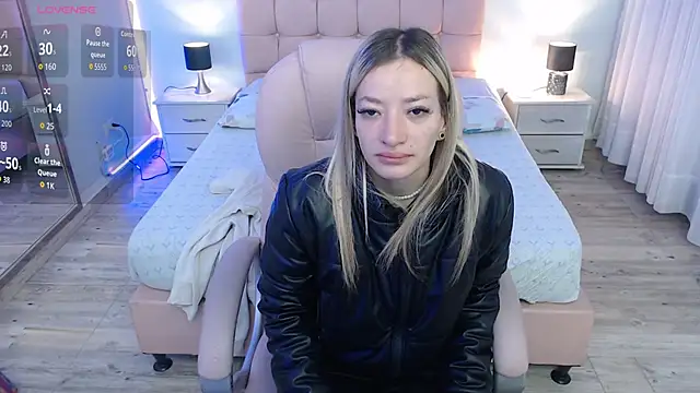 Snapshot of zoe_jones13 chatting on November 1, 2025, 3:30 am zoe jones13 online show from November 1, 2025, 3:30 am