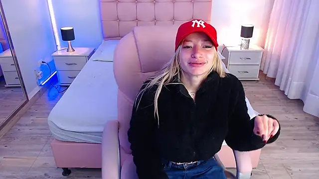 Snapshot of zoe_jones13 chatting on November 5, 2025, 3:28 am zoe jones13 online show from November 5, 2025, 3:28 am