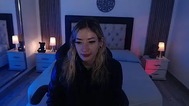 zoe jones13 online show from November 8, 2025, 3:18 am