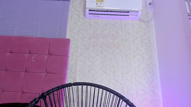 quianna  online show from January 14, 2025, 1:15 am