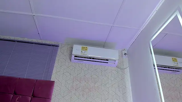 quianna  online show from January 21, 2025, 11:02 pm