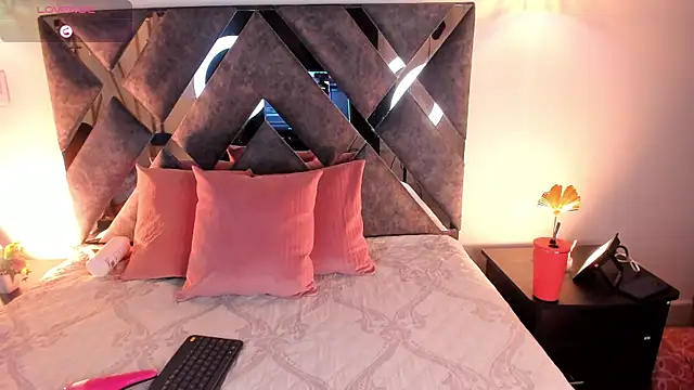 Mia ross16 online show from February 4, 2025, 7:44 pm