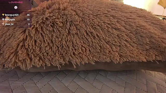 Mia ross16 online show from February 18, 2025, 2:05 am