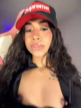Snapshot of bella__honey chatting on June 6, 2026, 2:38 am bella honey online show from June 6, 2026, 2:38 am