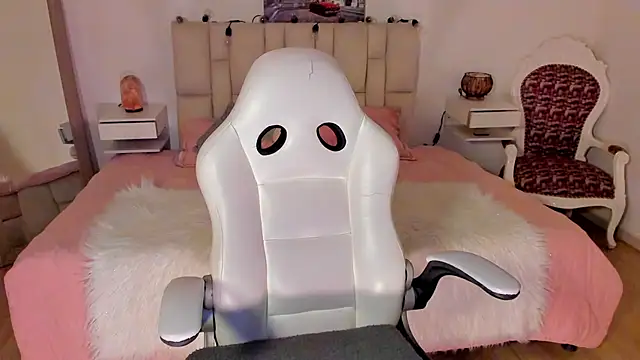 zoe turnner 18 online show from October 26, 2025, 11:38 am