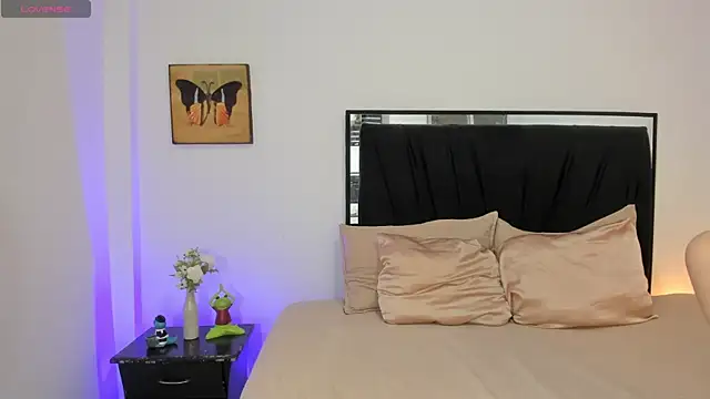 lilithTeen1  online show from October 16, 2025, 2:23 am