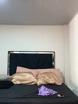 lilithTeen1  online show from November 4, 2025, 9:36 pm