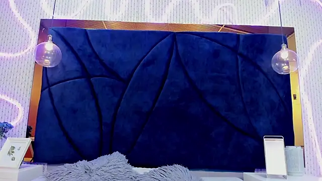 LARISSAEVANS online show from March 11, 2025, 12:06 pm