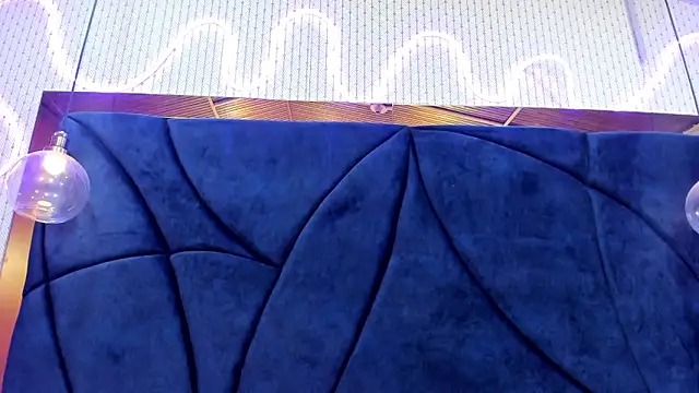 LARISSAEVANS online show from March 12, 2025, 6:22 pm