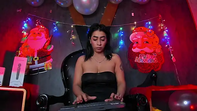 Carolina Arias online show from December 13, 2024, 8:26 pm