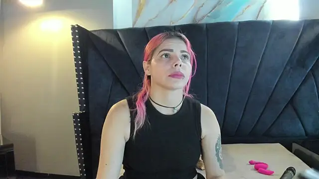 NIKI SANTANA online show from October 10, 2025, 3:49 am