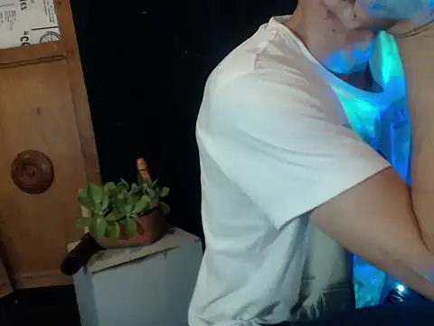 laye19 online show from October 4, 2025, 4:32 am