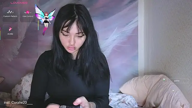 Snapshot of Coralie20_ chatting on October 27, 2025, 11:58 am Coralie20 online show from October 27, 2025, 11:58 am