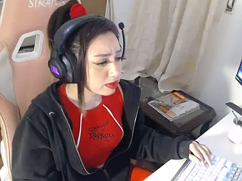 bonniedelicius online show from June 26, 2026, 11:42 pm