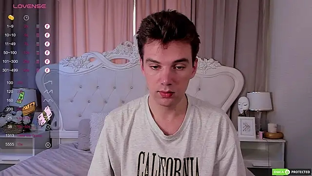 ArthurWhitee online show from September 24, 2025, 8:28 am