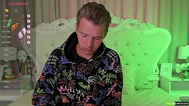 ArthurWhitee online show from November 28, 2025, 8:28 am