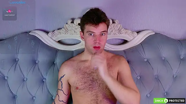 ArthurWhitee online show from April 15, 2026, 8:43 am