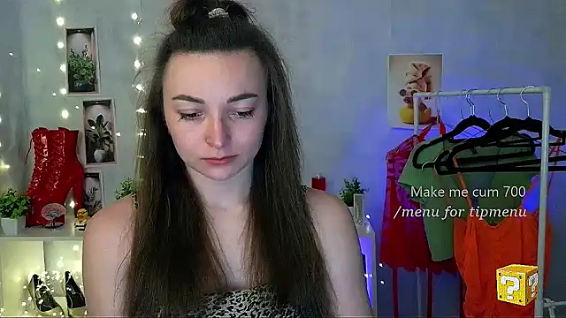  Barbie Kiss  online show from April 15, 2026, 1:29 pm