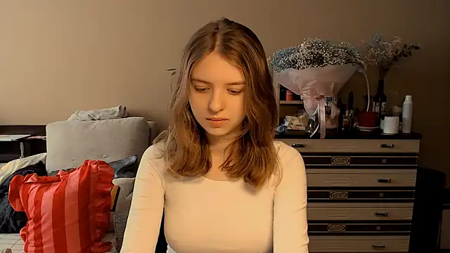 Snapshot of Emi1y_Angel11 chatting on February 15, 2026, 4:31 am Emi1y Angel11 online show from February 15, 2026, 4:31 am