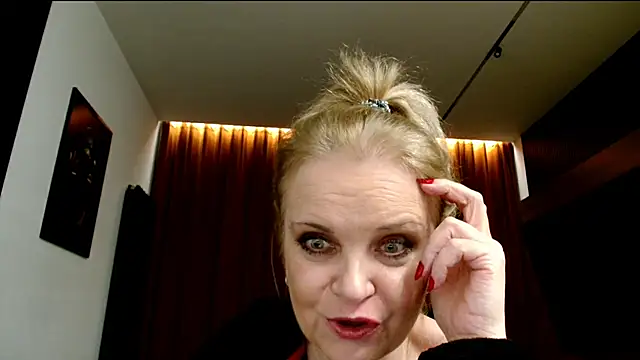 sexyjennyeu online show from April 1, 2026, 8:50 pm