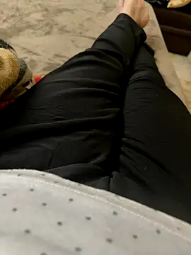 Snapshot of heena13 chatting on November 15, 2025, 2:24 pm heena13 online show from November 15, 2025, 2:24 pm