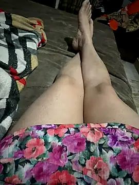 Snapshot of heena13 chatting on November 23, 2025, 11:43 am heena13 online show from November 23, 2025, 11:43 am