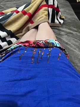 Snapshot of heena13 chatting on November 25, 2025, 6:13 am heena13 online show from November 25, 2025, 6:13 am