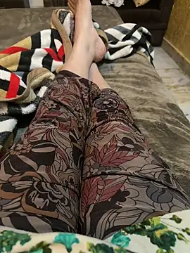 Snapshot of heena13 chatting on November 30, 2025, 11:03 am heena13 online show from November 30, 2025, 11:03 am