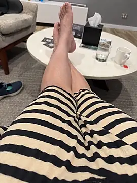 Snapshot of heena13 chatting on April 13, 2026, 11:37 am heena13 online show from April 13, 2026, 11:37 am