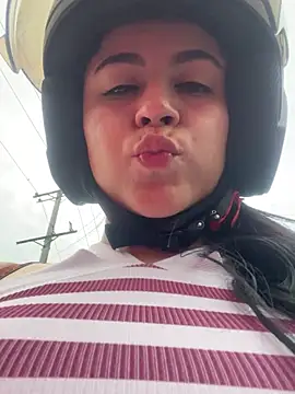 CoralineKam1 online show from January 27, 2025, 11:00 pm