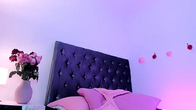 CoralineKam1 online show from February 15, 2025, 12:04 am