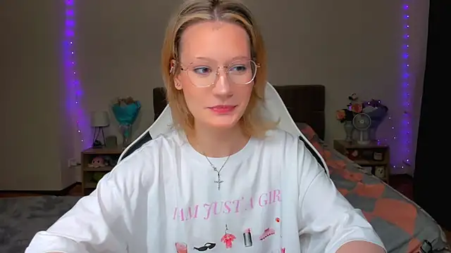 DearLia online show from September 13, 2025, 9:25 pm