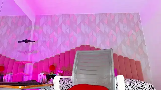 angelyy 02 online show from February 5, 2025, 10:55 pm