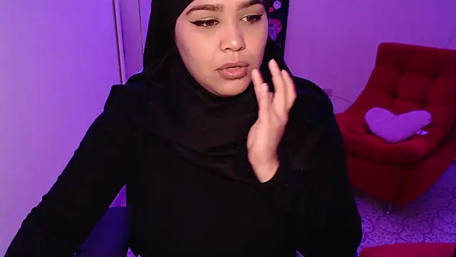 VenussTits97 online show from December 3, 2025, 5:00 pm