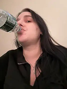 menaceswife online show from January 17, 2025, 4:15 pm