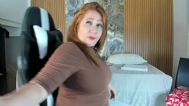 Danna topless online show from November 19, 2025, 12:05 pm