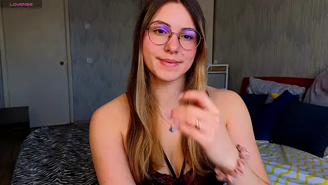 sophia euphoriaa online show from April 27, 2026, 9:18 am