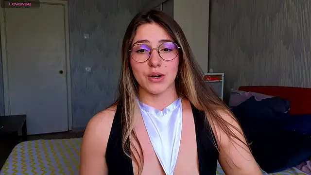 Snapshot of sophia_euphoriaa chatting on May 8, 2026, 8:52 am sophia euphoriaa online show from May 8, 2026, 8:52 am