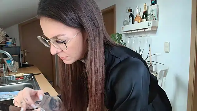 BrownieyQueen online show from February 11, 2025, 8:05 am