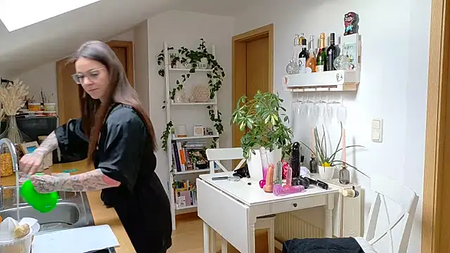 BrownieyQueen online show from February 28, 2025, 7:58 am