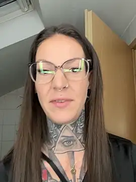 BrownieyQueen online show from November 7, 2025, 5:40 am