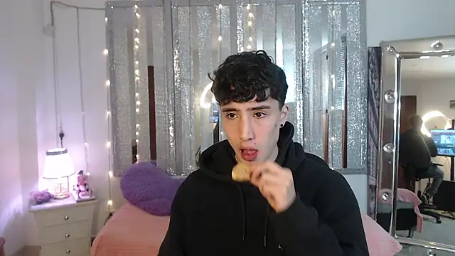 Snapshot of gojo_satoru_18 chatting on January 18, 2025, 12:26 pm gojo satoru 18 online show from January 18, 2025, 12:26 pm