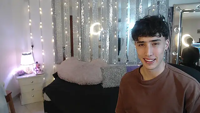 Snapshot of gojo_satoru_18 chatting on February 7, 2025, 2:37 pm gojo satoru 18 online show from February 7, 2025, 2:37 pm