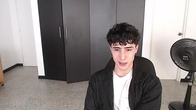 Snapshot of gojo_satoru_18 chatting on March 6, 2025, 6:16 pm gojo satoru 18 online show from March 6, 2025, 6:16 pm