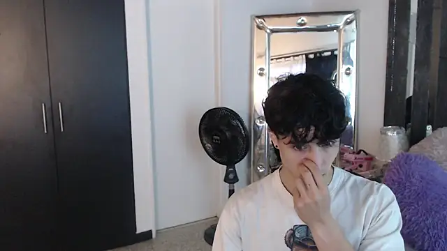 Snapshot of gojo_satoru_18 chatting on March 11, 2025, 11:23 am gojo satoru 18 online show from March 11, 2025, 11:23 am