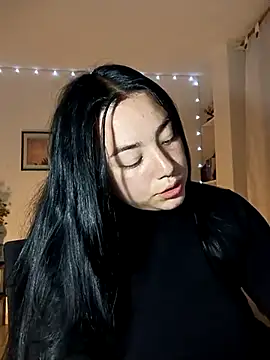 helena smith online show from March 4, 2025, 4:49 am