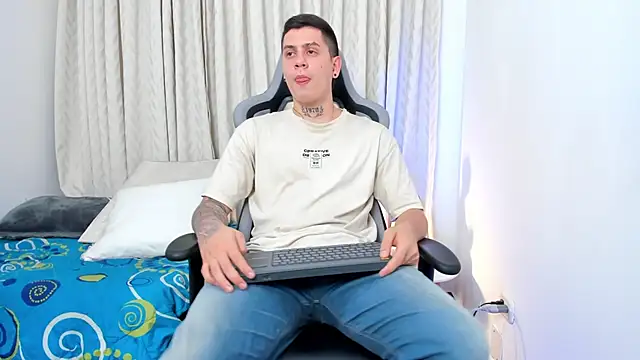 Yeiko Romero  online show from December 12, 2024, 11:36 pm